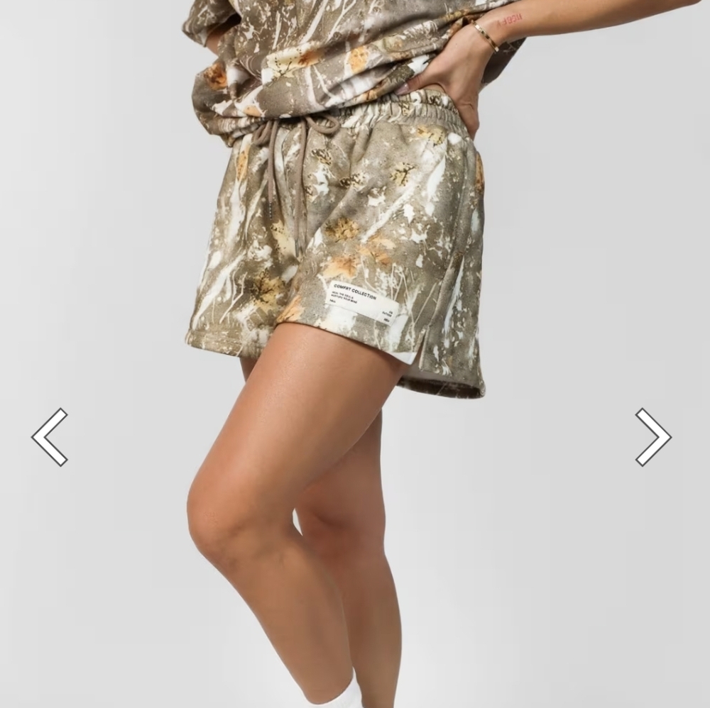 NWT Comfrt Camo Women's Shorts - Picture 4 of 7